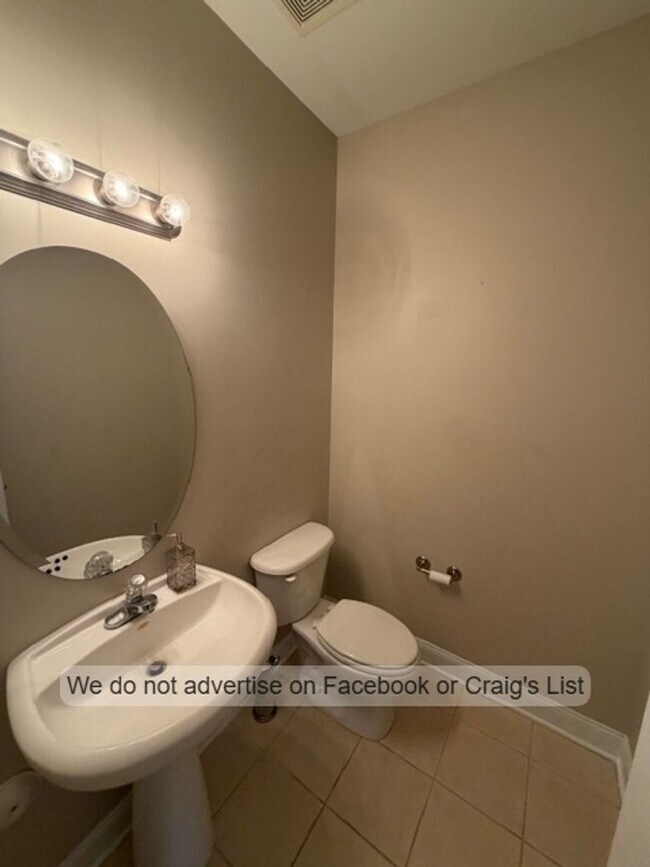 Building Photo - Silver Creek- Looking Glass Road