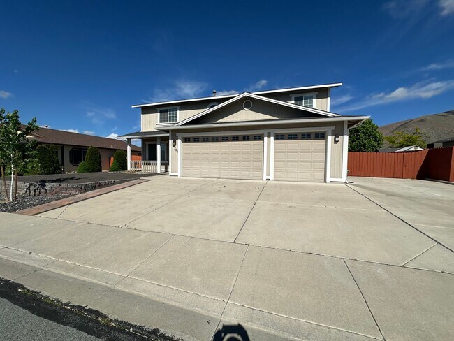 Foto del edificio - Large Cold Springs Home