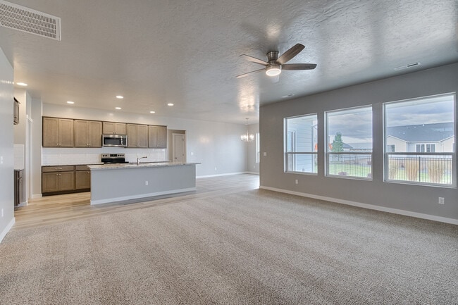 Building Photo - Newer home in Meridian  2100Sqft, Goldengrove Sub., Room for all of your Toys