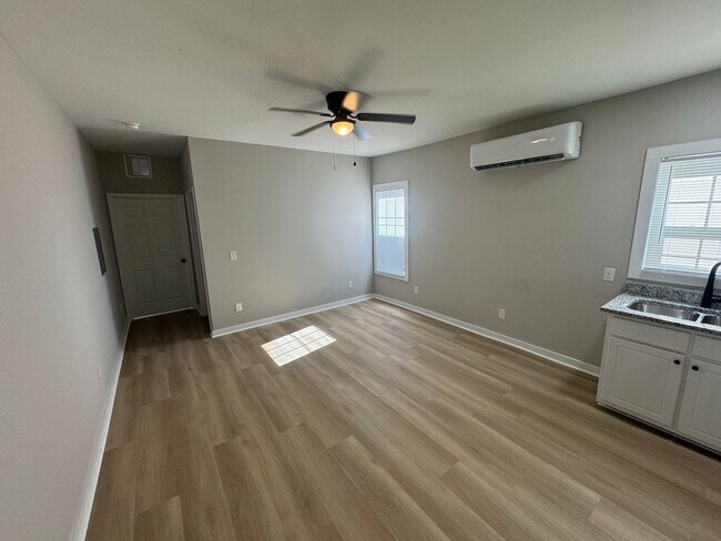 Foto del edificio - 817-821 Belleview Ave
