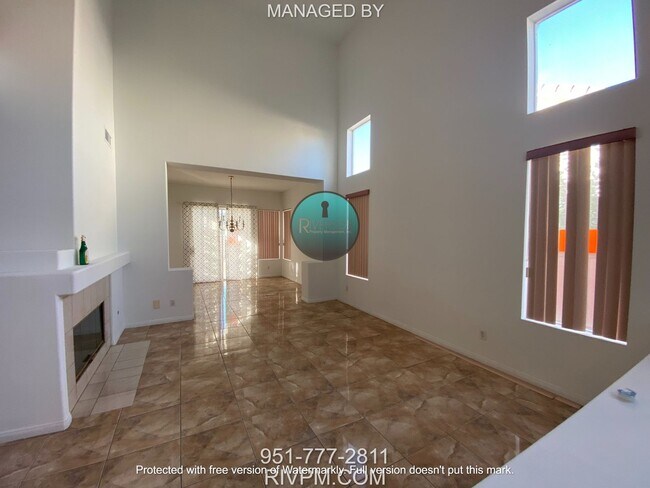 Foto del edificio - Step into luxury with this expansive 5 bed...