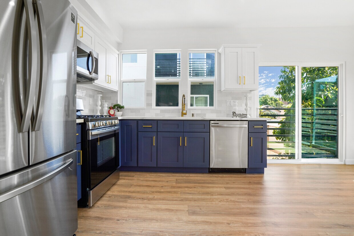 kitchen - 2318 W 2nd St