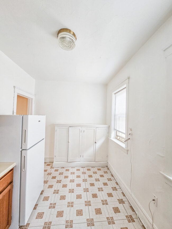 Building Photo - 4452 N Damen Ave