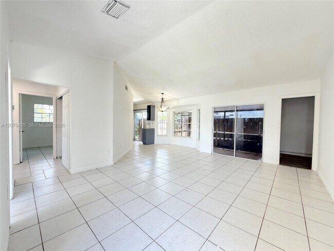 Foto del edificio - 9850 W Heather Ln