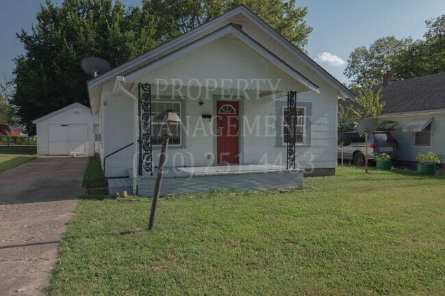 Building Photo - 2 Bedroom, 1 Bath