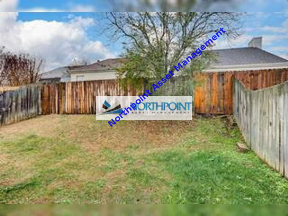 Primary Photo - Adorable Bungalow with Fenced Yard