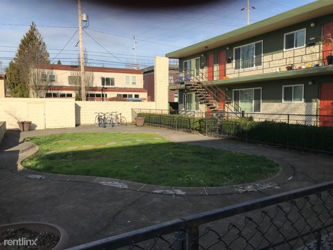 Foto del edificio - 5936 SE Division St