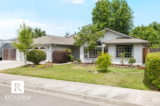 Building Photo - 2921 Shasta Dr