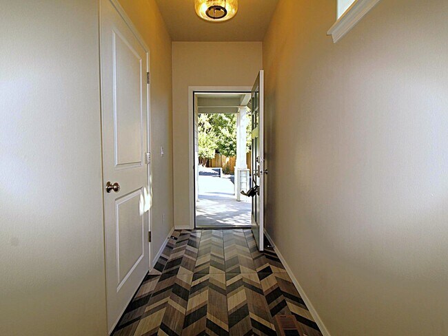 Foto del edificio - Modern 3x2.5 Townhome Retreat in NE Bend