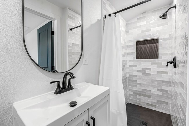 Building Photo - Newly Remodeled JADU for Rent – Modern & Private