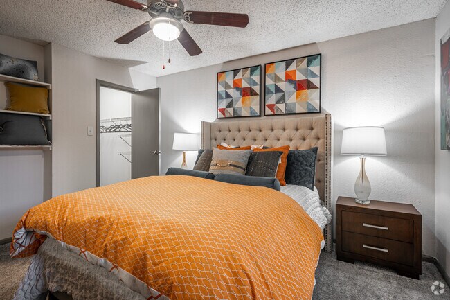2BR, 2BA - 892SF - The Huxley at Medical Center