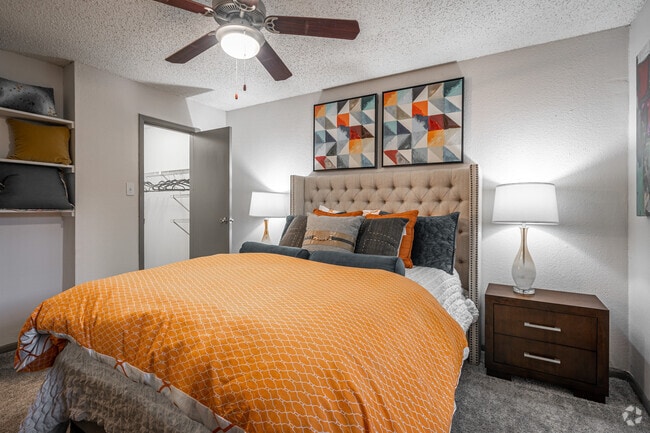 2BR, 2BA - 892SF - The Huxley at Medical Center