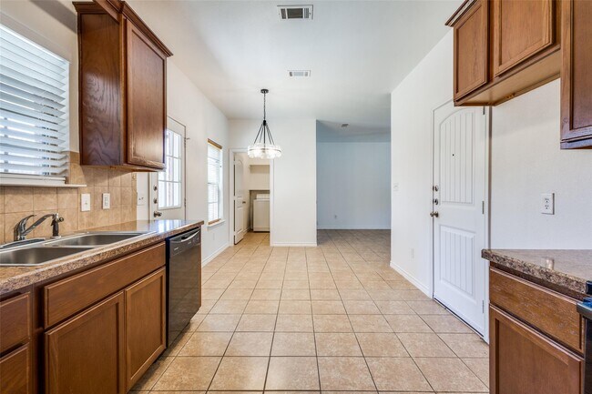 Foto del edificio - 1001 E College Ave