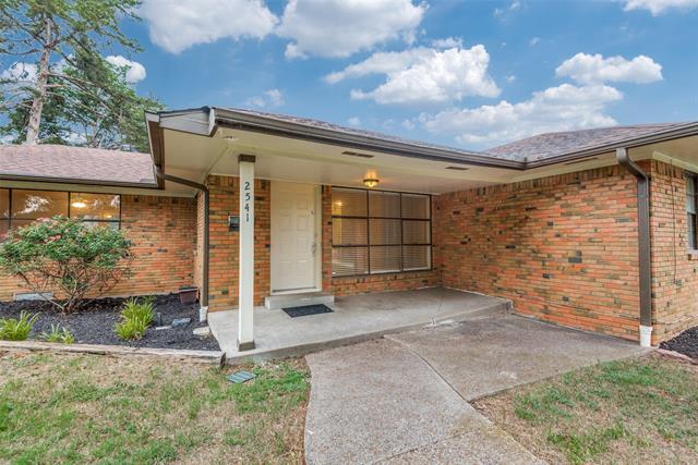 Building Photo - 2541 Delmac Dr