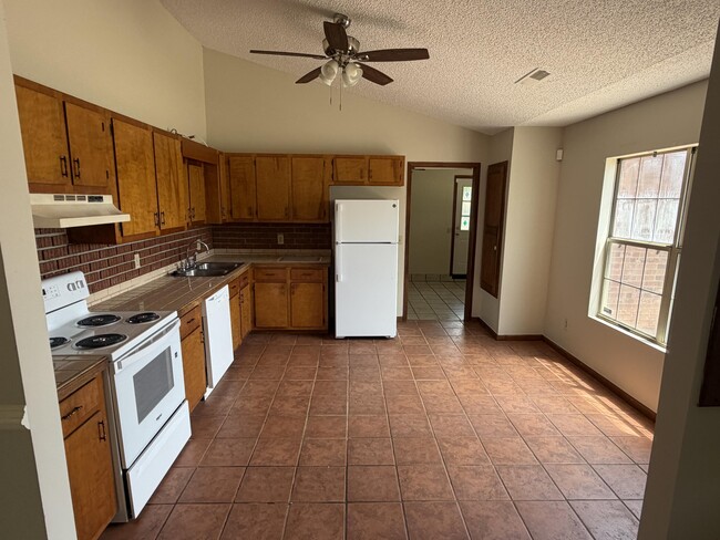 Building Photo - 5830 Lost Creek Dr