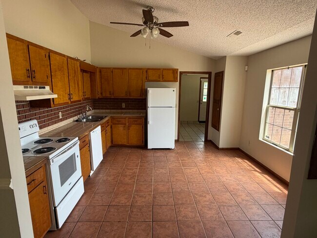 Foto del edificio - 5830 Lost Creek Dr