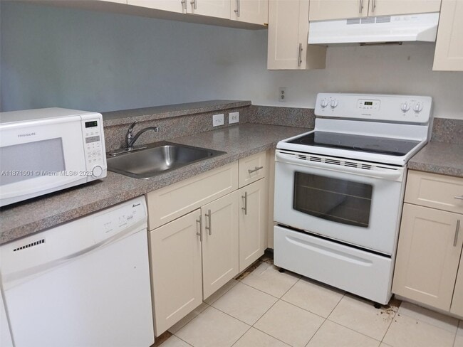 Building Photo - 9937 Nob Hill Ct