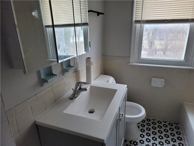 Foto del edificio - 2983 E Moreland Dr