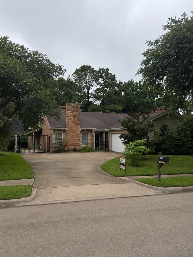 Building Photo - 11322 Briar Forest Dr