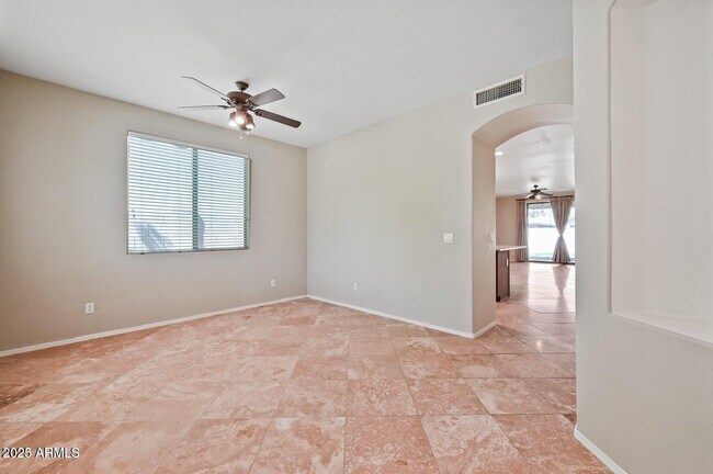 Foto del edificio - 2614 E Fremont Rd