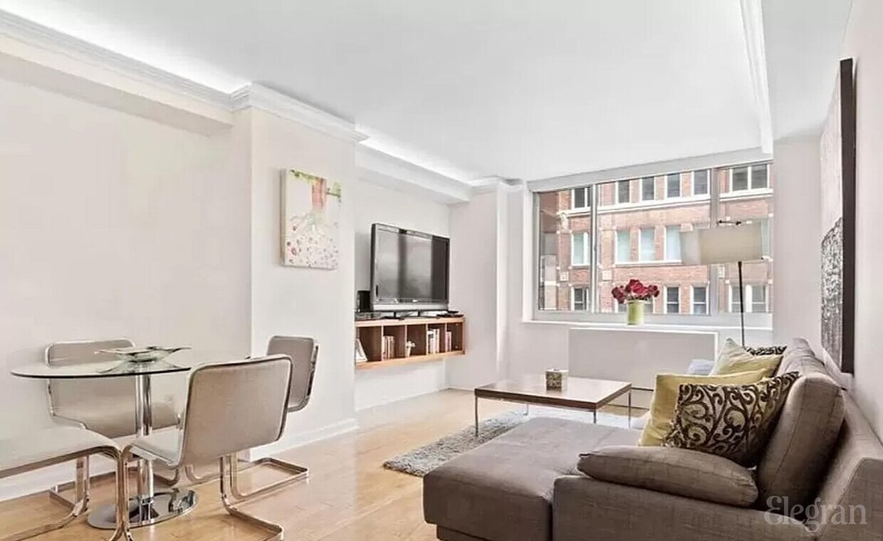 Primary Photo - 520 W 23rd St