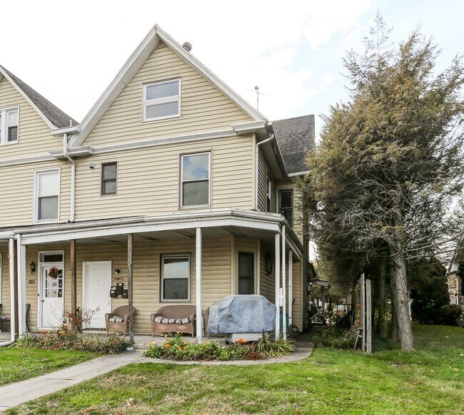 Building Photo - 114 N Front Street