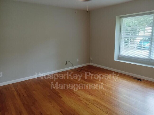 Foto del edificio - 1211 Timberlane Dr