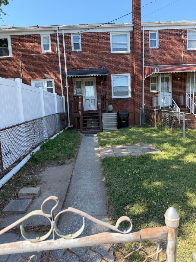 Building Photo - 7926 Kavanagh Rd