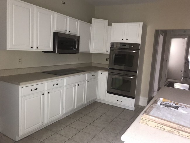 Building Photo - Unit C