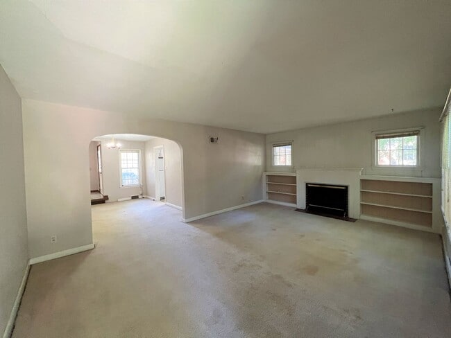Building Photo - Convenient Living Near K-State & Aggieville!