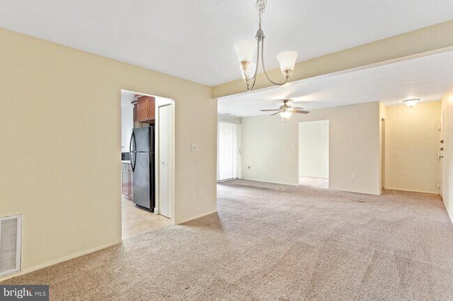 Building Photo - 5612 Bloomfield Dr