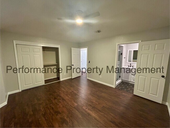 Foto del edificio - Charming 3 Bed/2 Bath NW Bakersfield Home w/ Solar, RBP & $0 Deposit Option