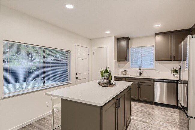 Foto del edificio - 3005 Edgedale Dr