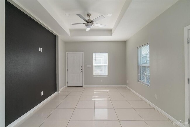Building Photo - 309 W St Helena Ave