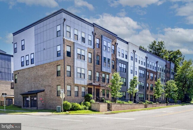 Foto del edificio - 4053 Legato Rd