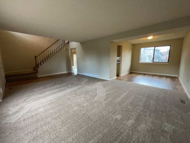 Photo - Northwest Tri-Level 5 Bedroom Home For Rent!