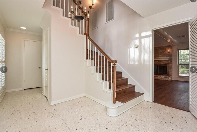 Building Photo - 5406 3 Oaks Cir