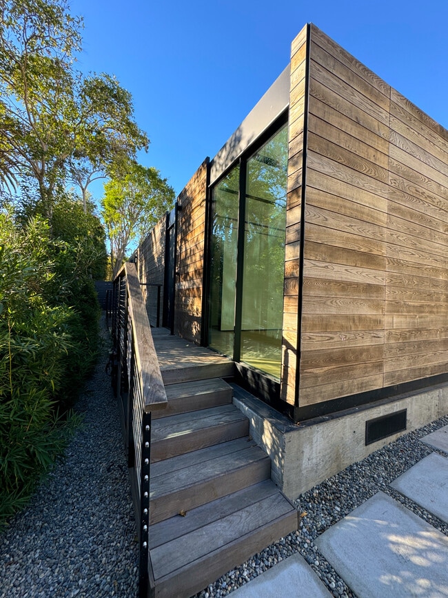 Entrada trasera - 2426 Tesla Ter