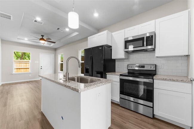 Building Photo - 8161 Tate St