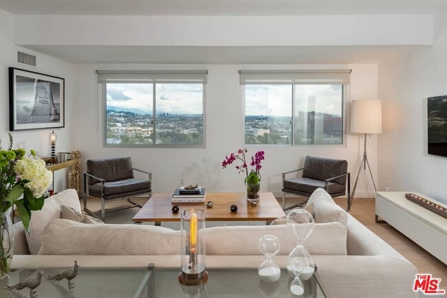 Foto del edificio - 838 N Doheny Dr