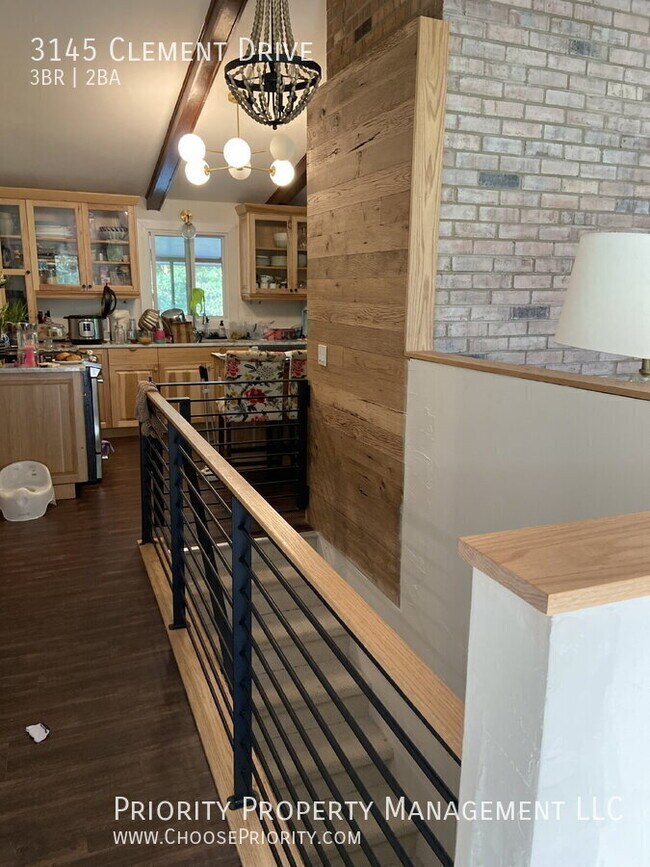 Building Photo - 3145 Clement Dr