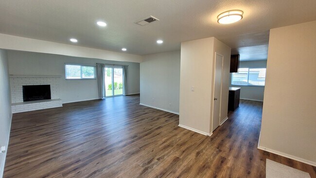 Foto del edificio - Gorgeous 4 Bedroom 2 Bath Home in Northeas...