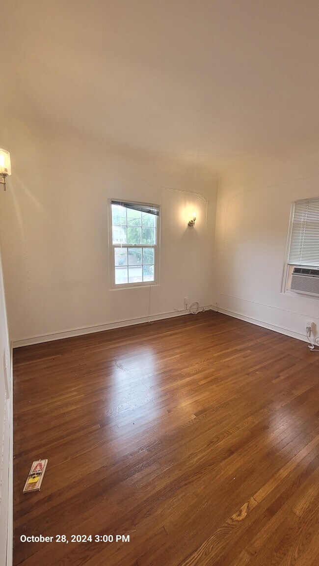 Hardwood floors - 405 S Crescent Dr