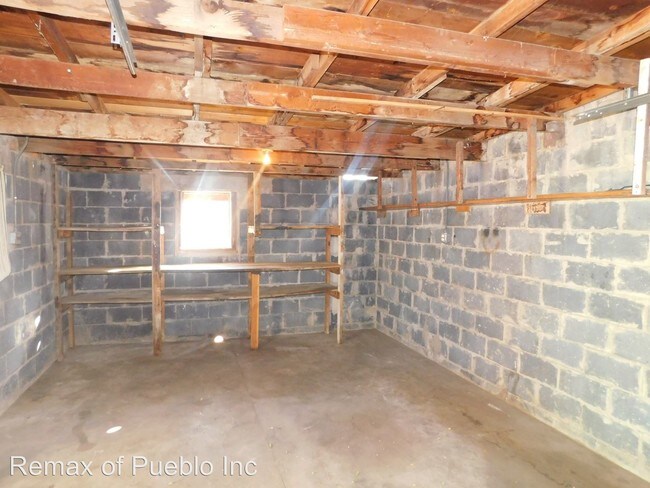 Building Photo - 2 br, 1 bath House - 1514 E. 12TH ST.