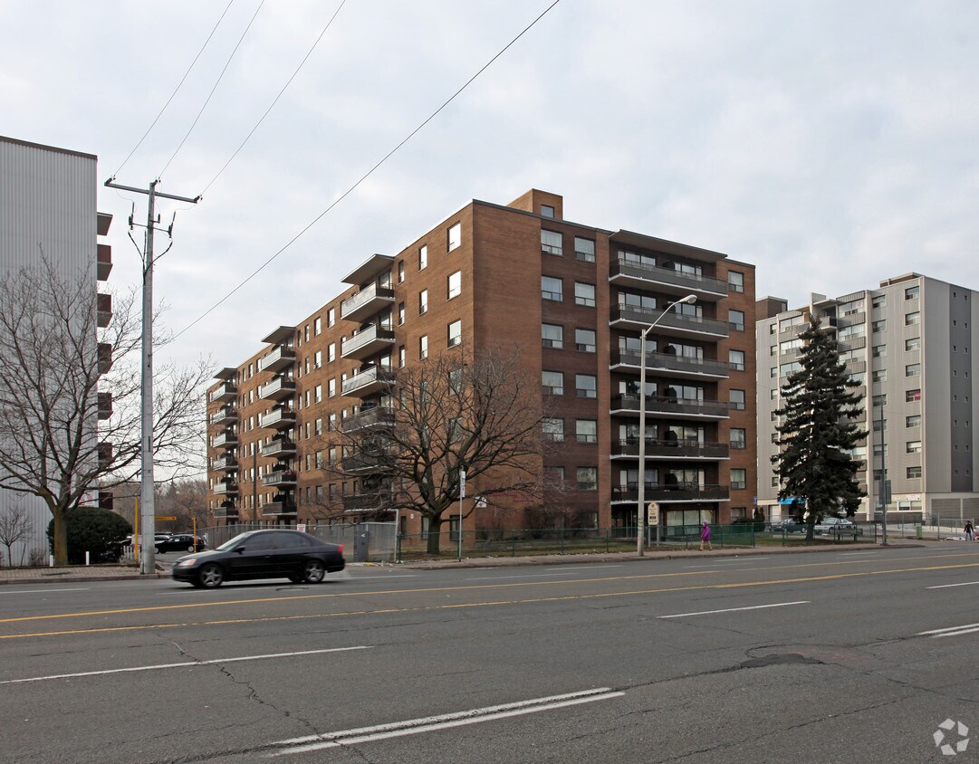 Stamford Hills Manor Apartments 2293 Eglinton Ave E Toronto, ON