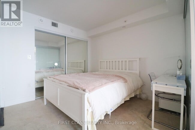 Building Photo - 955 Bay St.