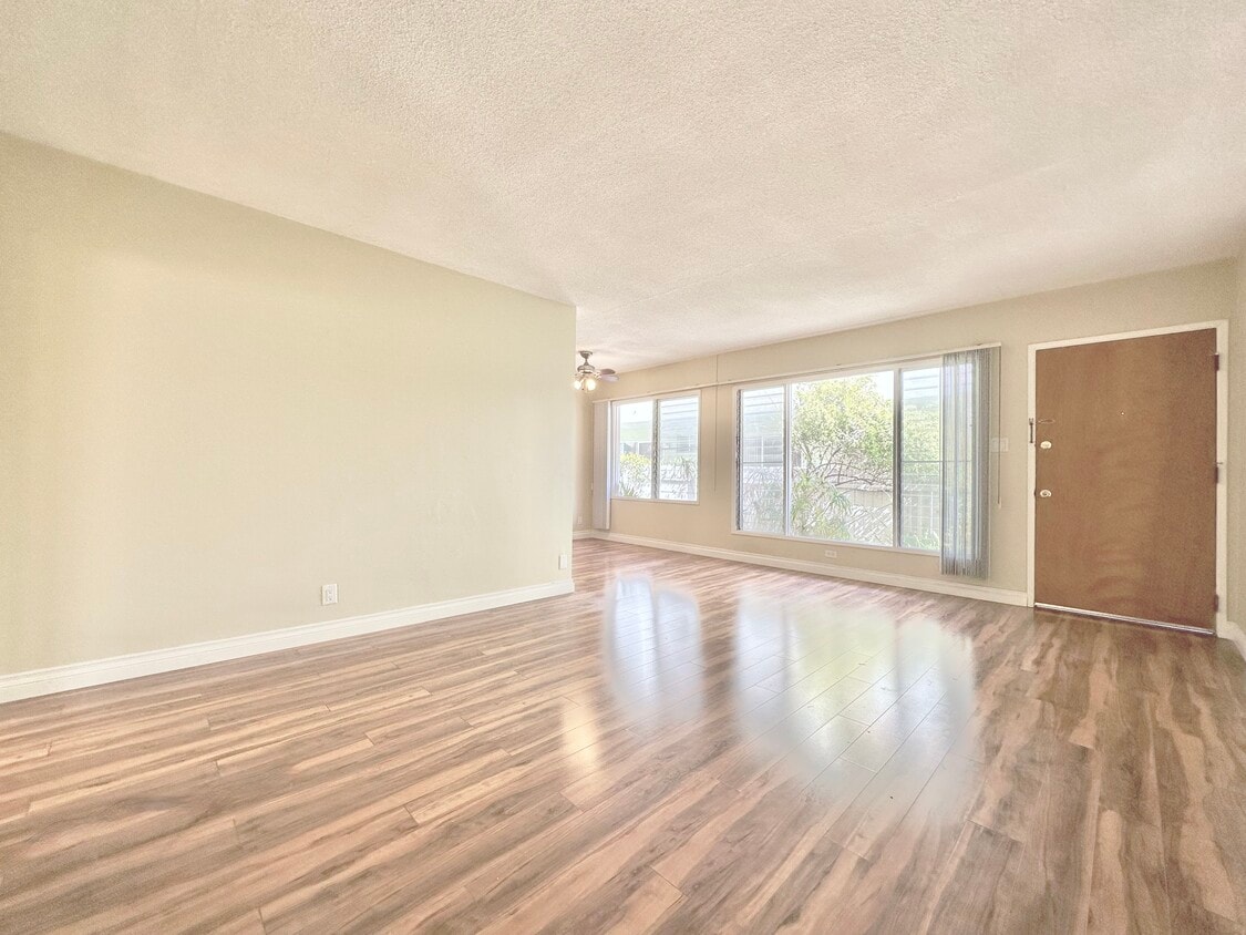 Primary Photo - 1129 Lincoln Blvd