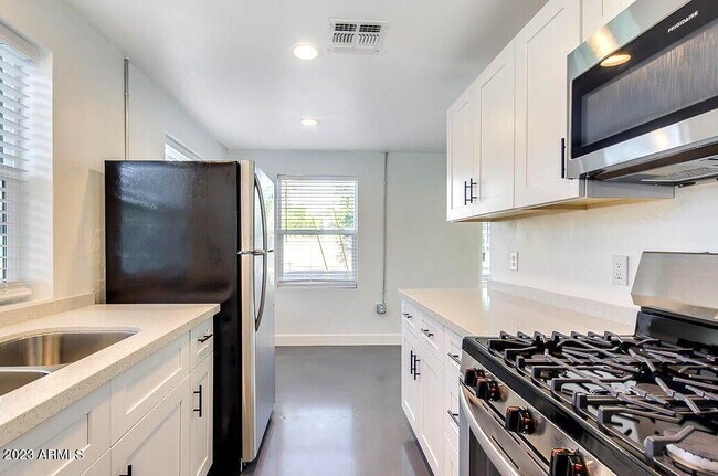 Building Photo - 7204 N 59th Dr