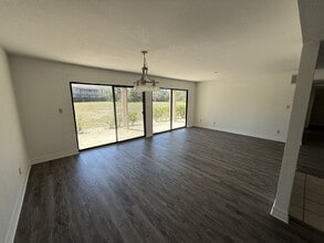 Building Photo - 920 Tennis Way
