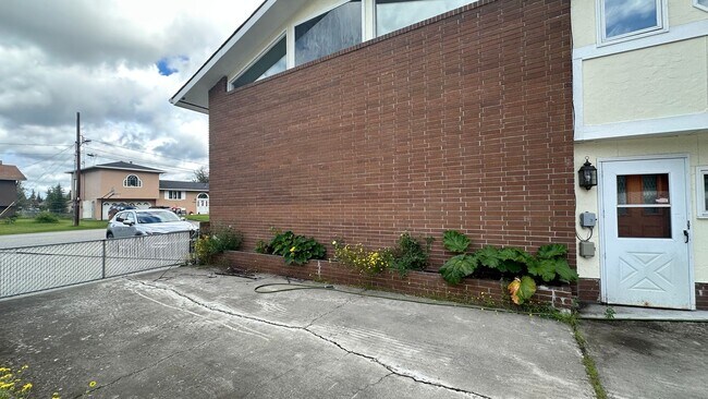 Foto del edificio - 2591 Riverview Dr